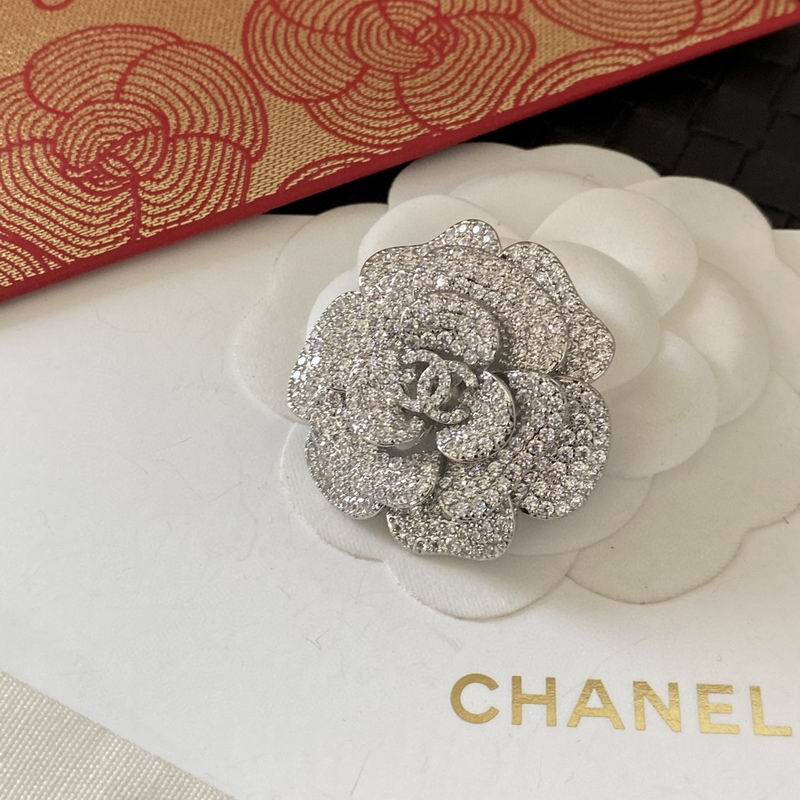 Chanel Brooch 04yxs102